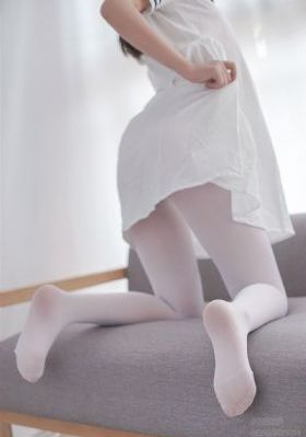 客厅里ying乱亲女视频_HD在线播放观看
